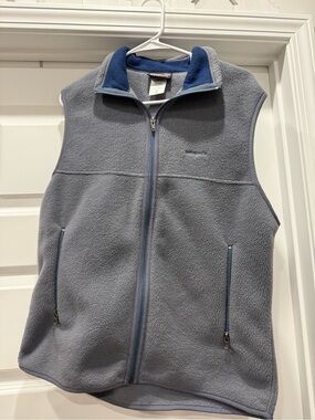 Patagonia Men’s Light Gray Fleece Vest with Navy Trim
